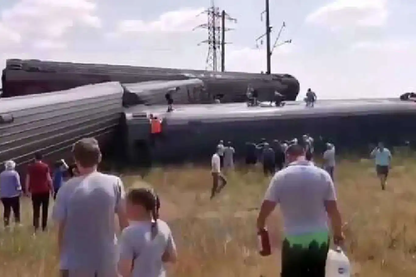 Li Rûsyayê trên ji rê derket: 100 birîndar