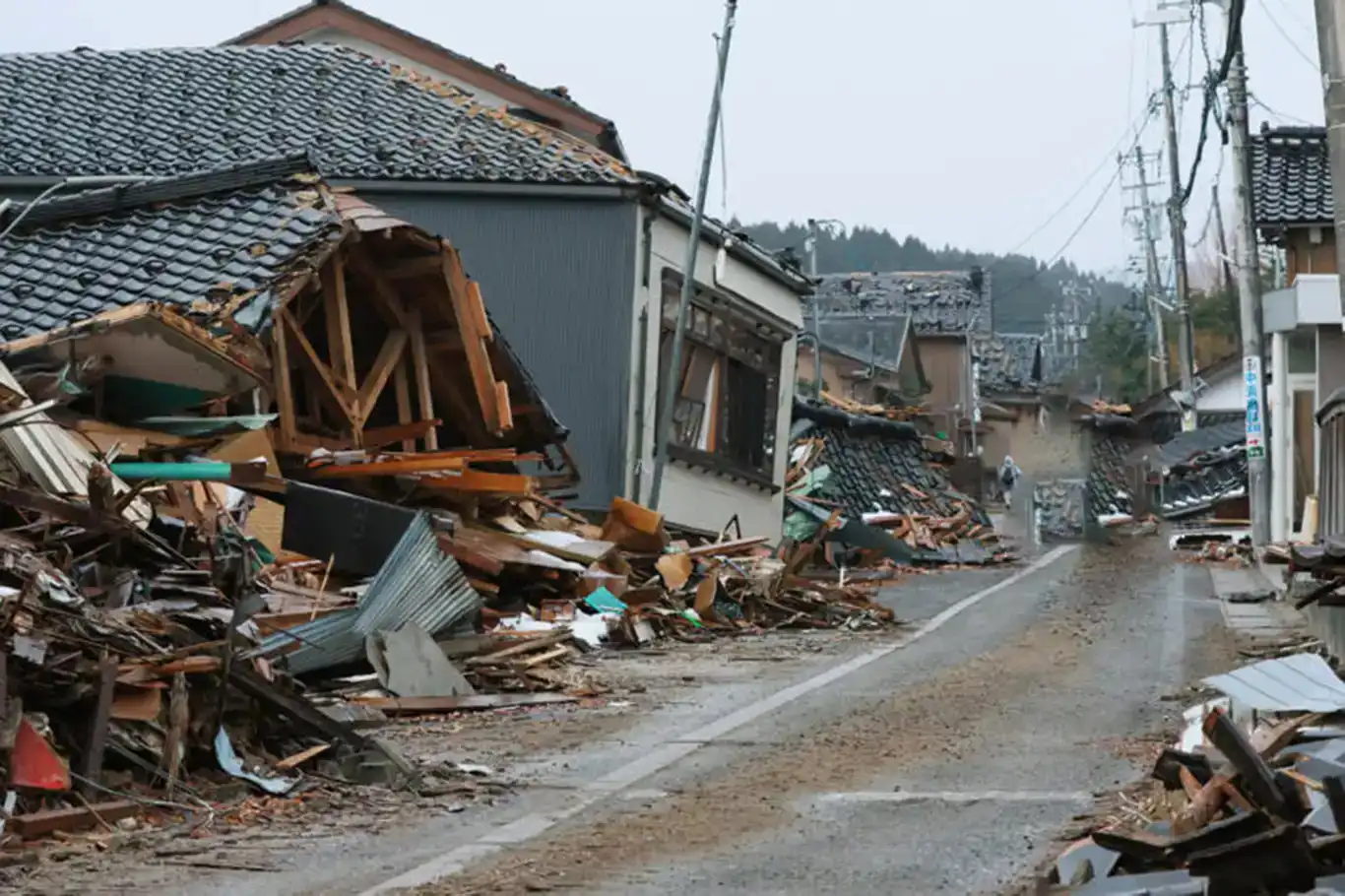 Hişyarîya “erdheja mezin” a li Japonyayê berdewam dike