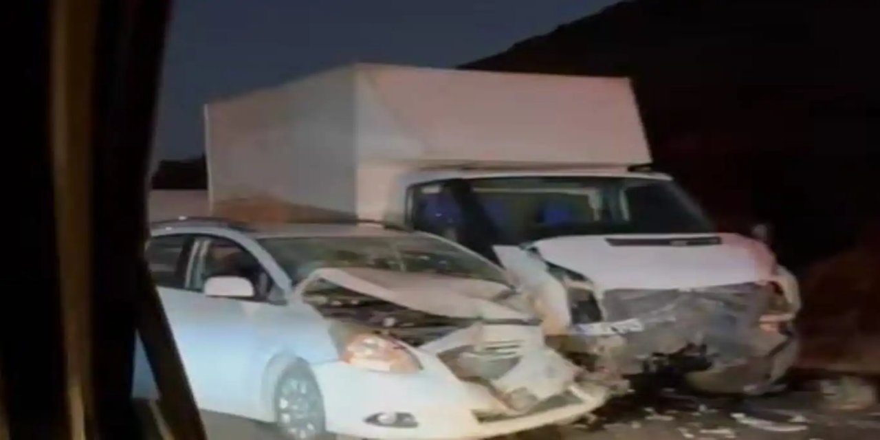 Mardin Nusaybin’de iki araç kafa kafaya çarpıştı: 3 yaralı