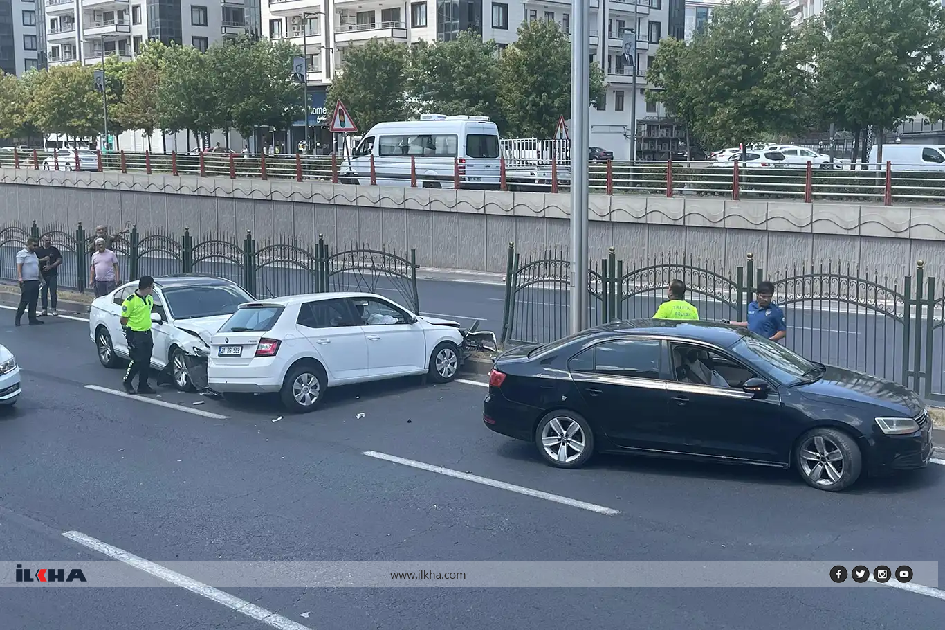Diyarbakır'da maddi hasarlı zincirleme trafik kazası