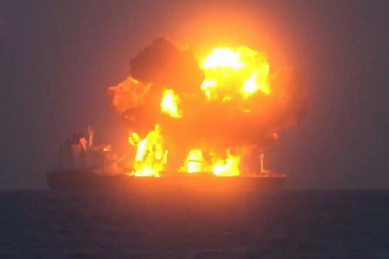 Yemen, keştîyeke dinê jî hedef girt