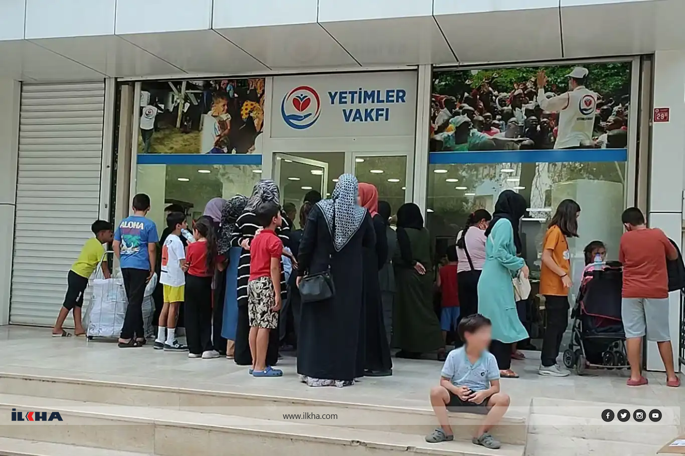 Yetimler Vakfı Diyarbakır'da yüzlerce öğrenciye kırtasiye desteğinde bulundu