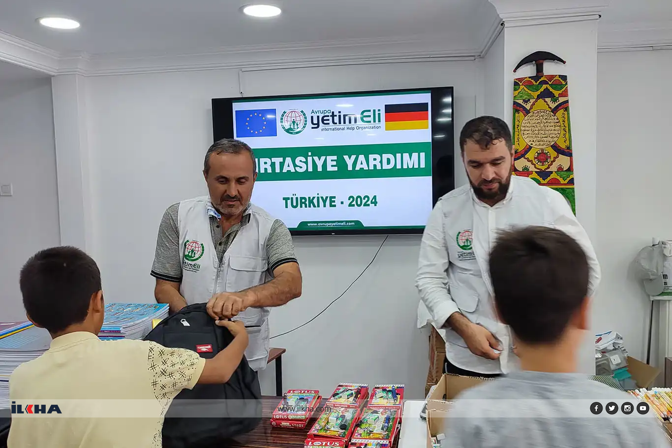 Avrupa Yetim Eli'den yetim ve öksüz öğrencilere kırtasiye yardımı