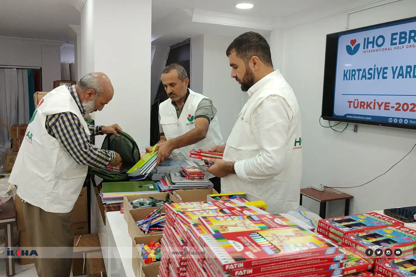 IHO EBRAR Diyarbakır'da öğrencilere kırtasiye desteğinde bulundu