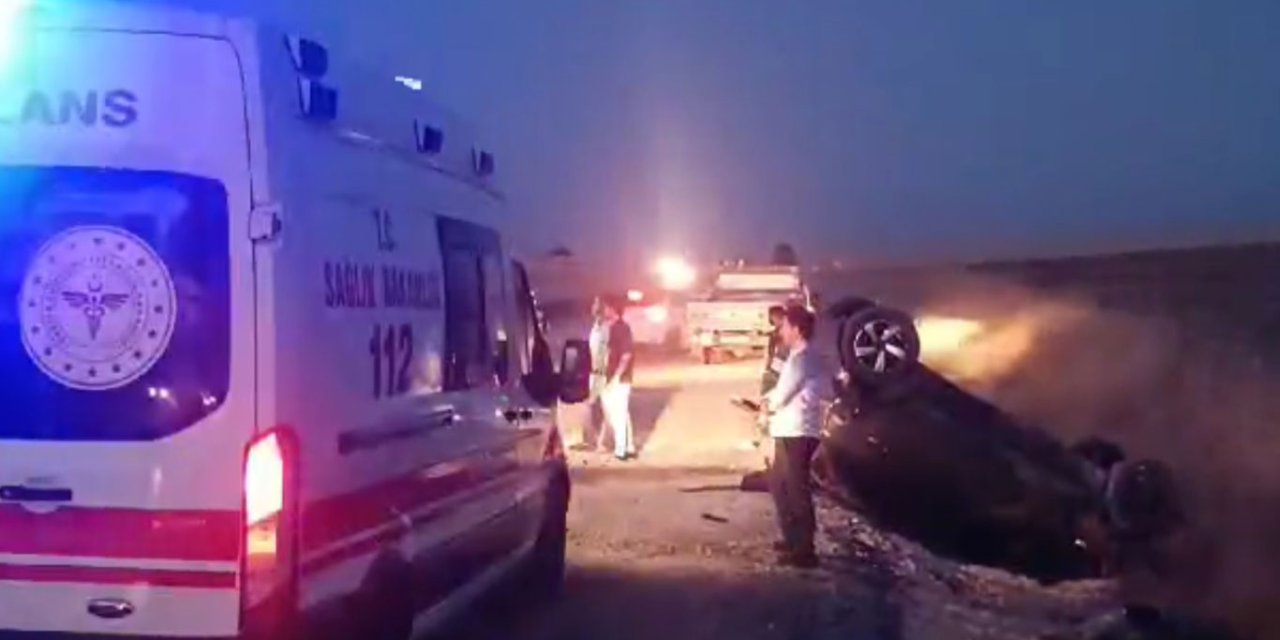 Diyarbakır'da kontrolden çıkan otomobil yol kenarına devrildi: 4 yaralı