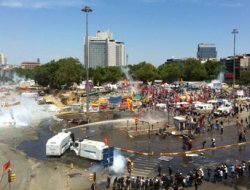 Polis Gezi'ye girdi, sonra geri çekildi