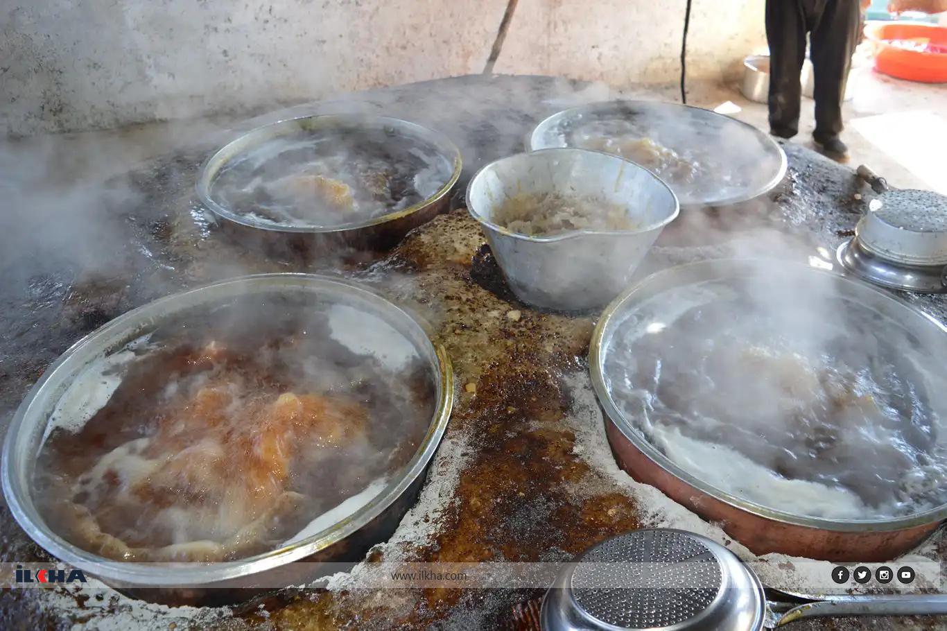 Siirt'in İskambo pekmezi, kış hazırlıkları için kazanlarda kaynıyor