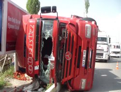 Van'da TIR yan yattı!