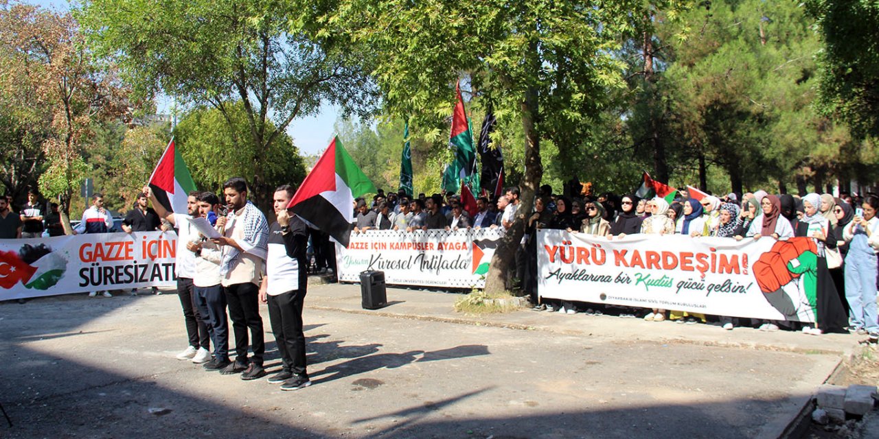 Dicle Üniversitesi öğrencileri Aksa Tufanının yıldönümünde yürüyüş düzenledi