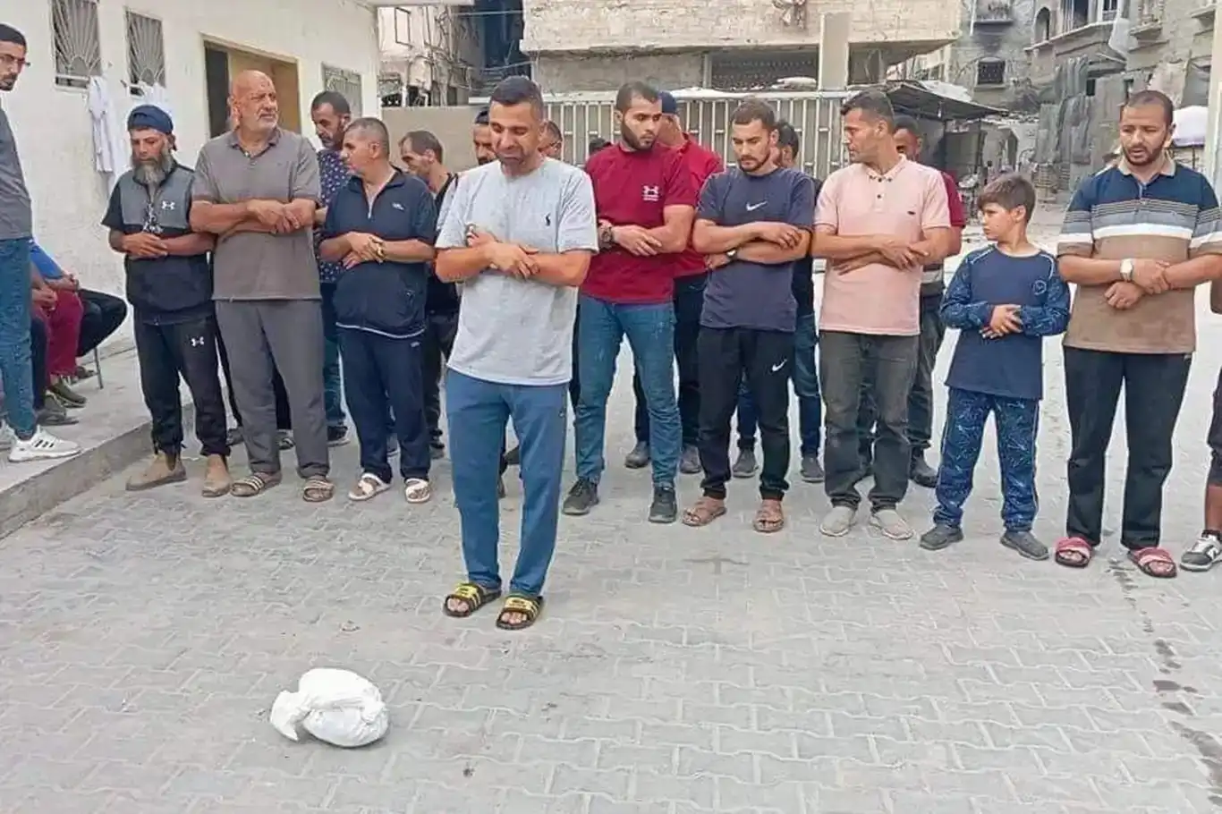 Rejîma qatil êrîşî mala sîvîlan kir: 5 şehîd