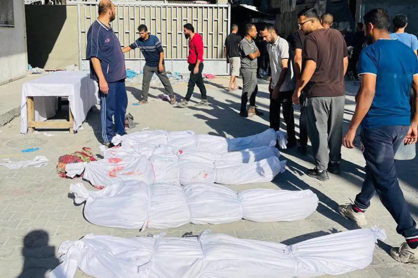 UNRWA Genel Komiseri Lazzarini: Gazze'nin her yerinde ölüm kokusu var!