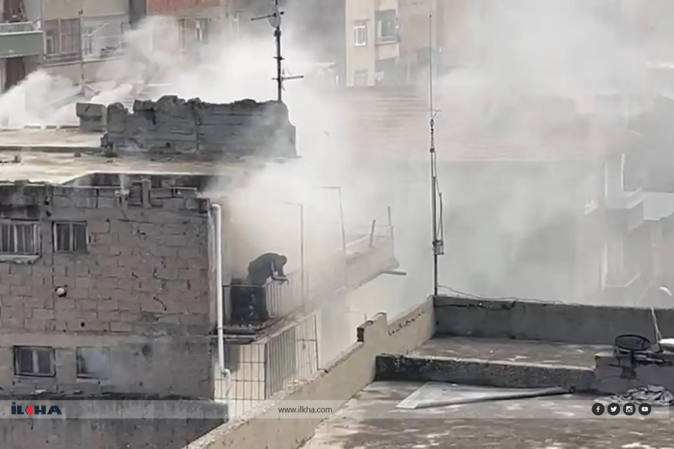 Diyarbakır'da yangının çıktığı evde mahsur kalan çocuk yoğun çalışmalar sonucu kurtarıldı