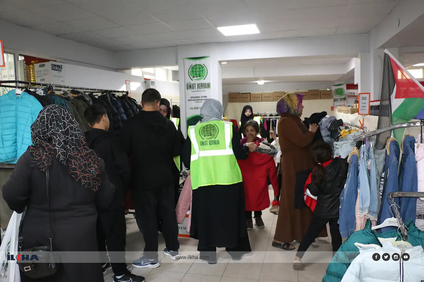 Umut Kervanı Şanlıurfa'da giyim yardımında bulundu