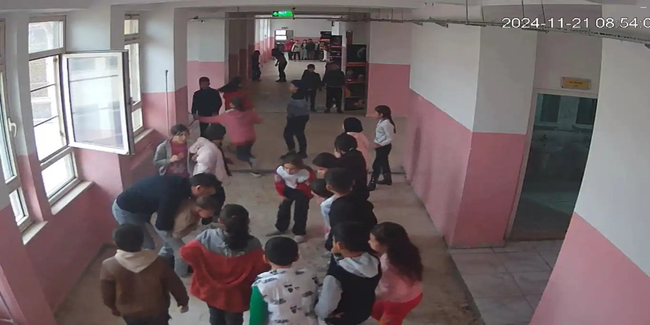 Diyarbakır'ın Silvan ilçesinde boğazına şeker kaçan çocuğu öğretmeni kurtardı