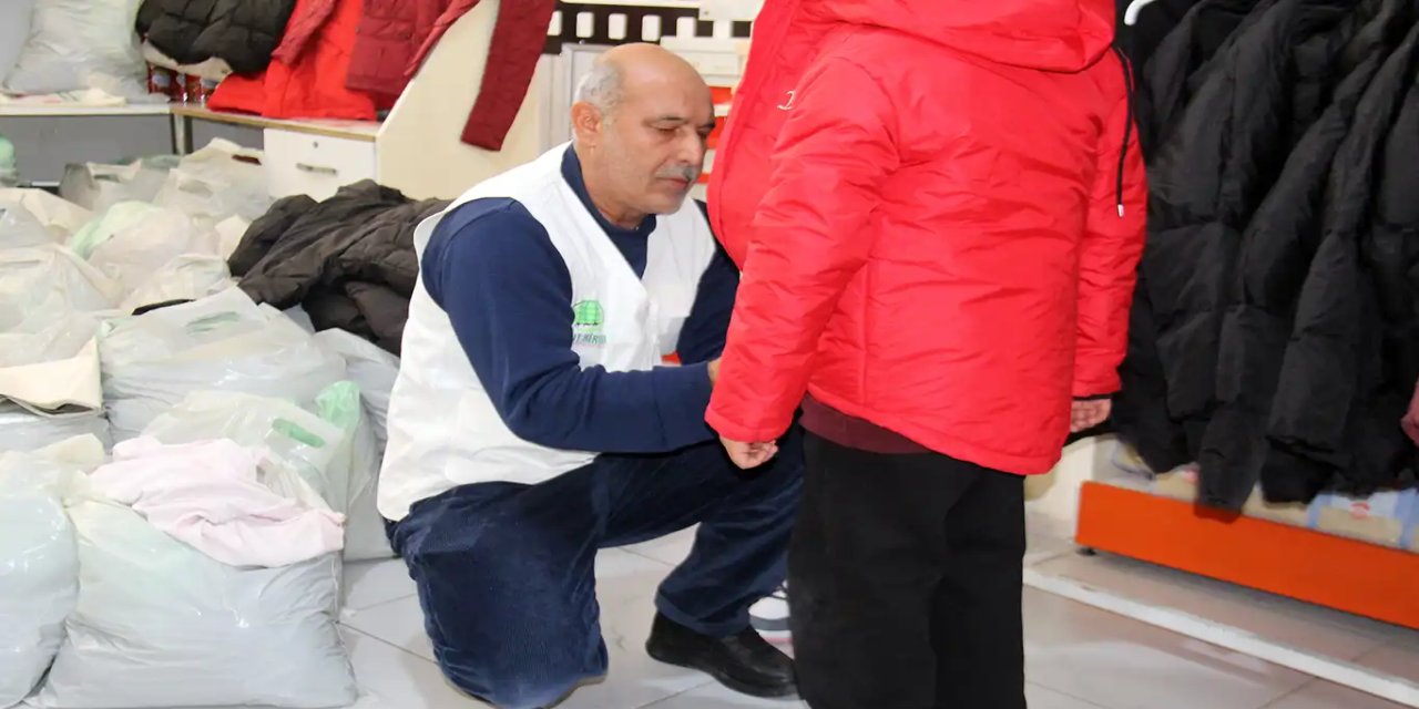 Umut Kervanı Diyarbakır'da yüzlerce çocuğu giydirdi