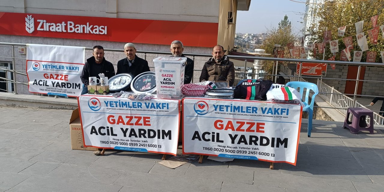 Yetimler Vakfı Çınar'da Gazze yararına stand açtı