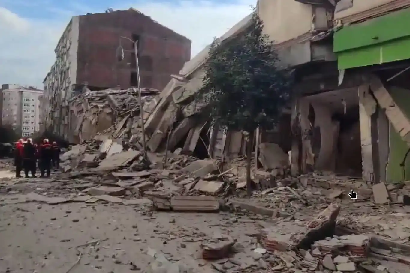 Li Stenbolê avahîyeke 6 qatî hilweşîya