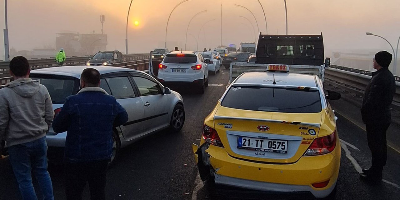 Diyarbakır'da 16 aracın karıştığı zincirleme kaza: 6 yaralı