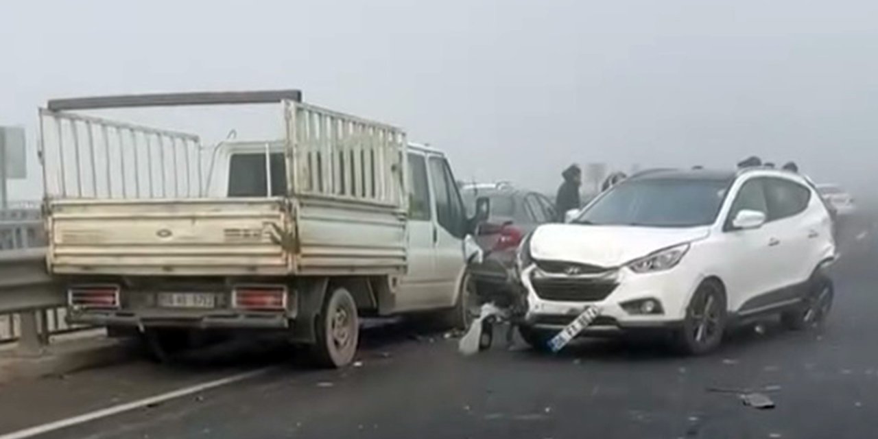 Diyarbakır'da 13 aracın karıştığı 2'nci zincirleme kazada 8 kişi yaralandı