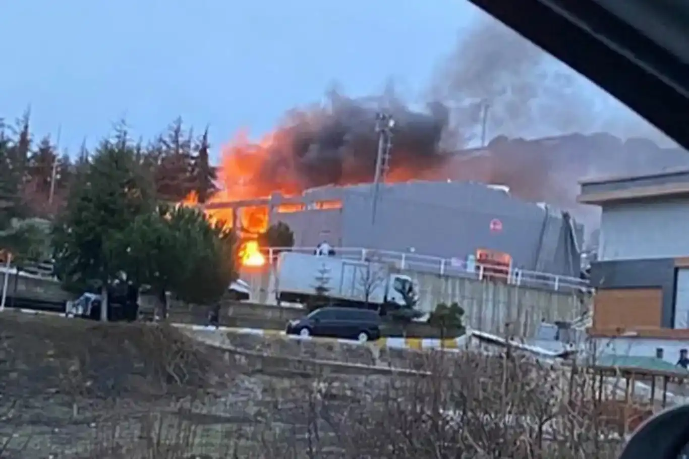 Li Balikesîrê di kargehekê de teqîn: 12 kes mirin