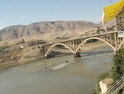 Hasankeyf Köprüsü'nden atlayarak intihar etti