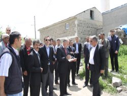 Vali Tekinarslan Çukurçayır köyünü ziyaret etti