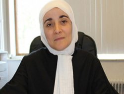 11 Yıldır Başörtüsüyle Avukatlık Yapıyor