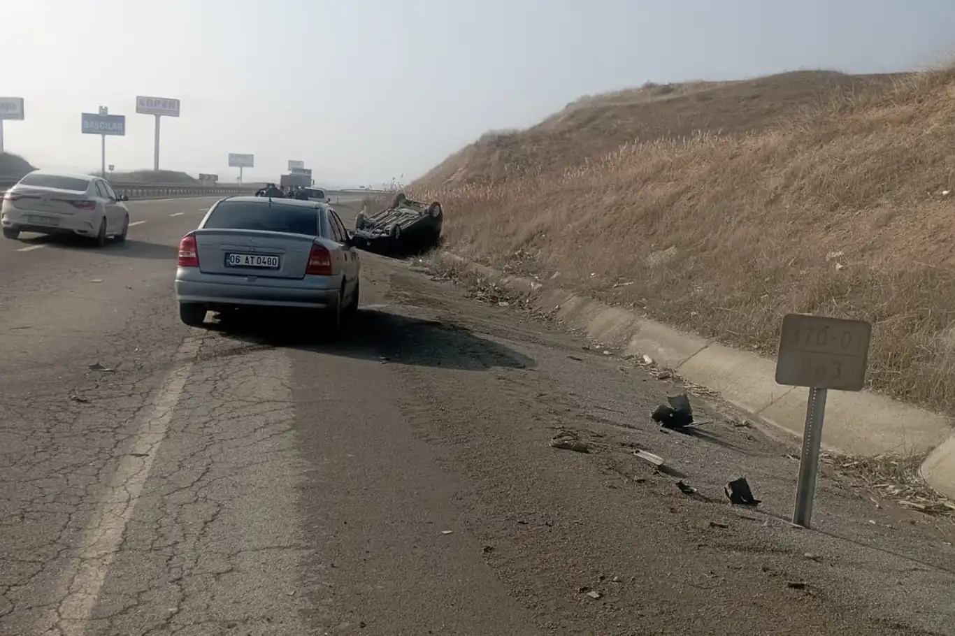 Batman Balpınar Beldesine yakın Çevre Yolu'nda çarpışan iki otomobilden biri takla attı