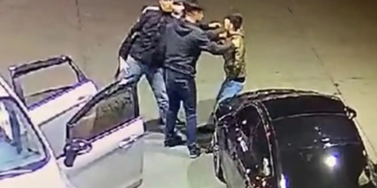 Diyarbakır'da akaryakıt istasyonunda silahlı şahısların husumetlisini kaçırma anı kameralara yansıdı