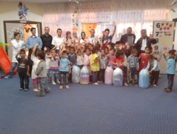 Miniklerden "Mavi Kapak Kampanyası"na destek