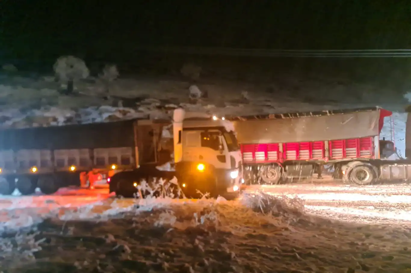 Mardin’de Derik-Mazıdağı yolu yoğun kar nedeniyle kapandı