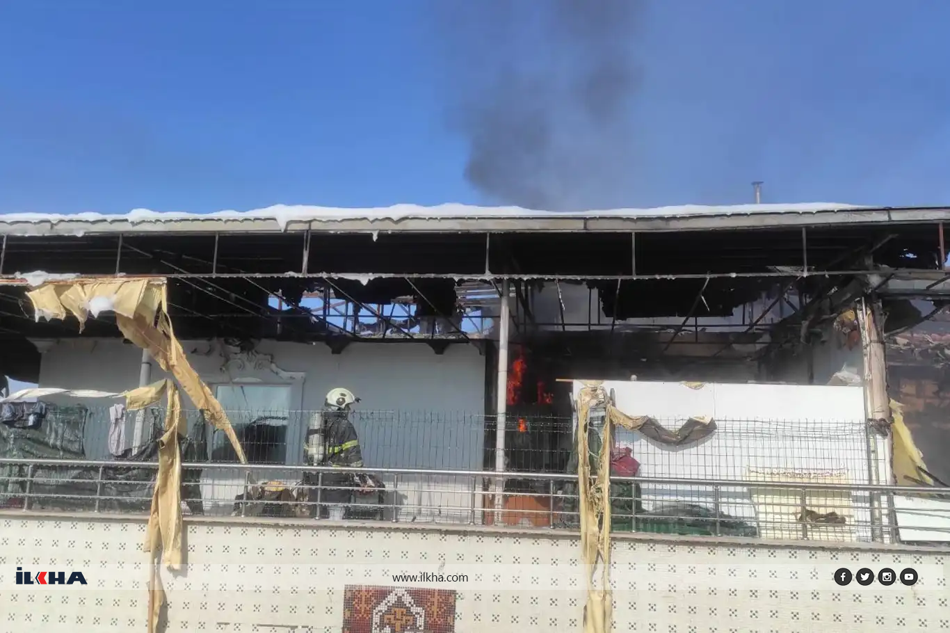 Batman'da T.P.A.O Bulvarı üzerinde 8 katlı binada çıkan yangın korkuttu