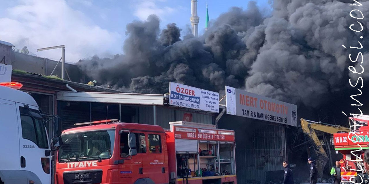 Bursa Otosansit Sanayi Sitesi'nde madeni yağ satan iş yerindeki yangın söndürüldü