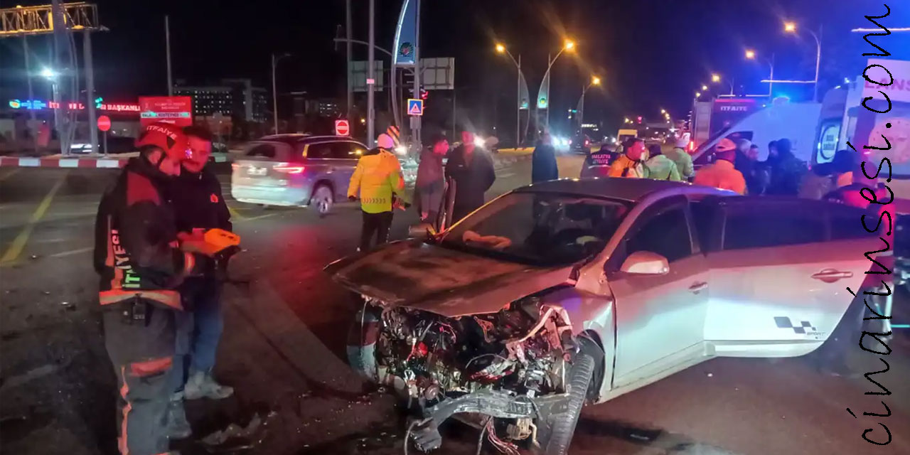 Malatya'nın Özalper ve Erkenek Mahallesinde trafik kazası, 7 yaralı