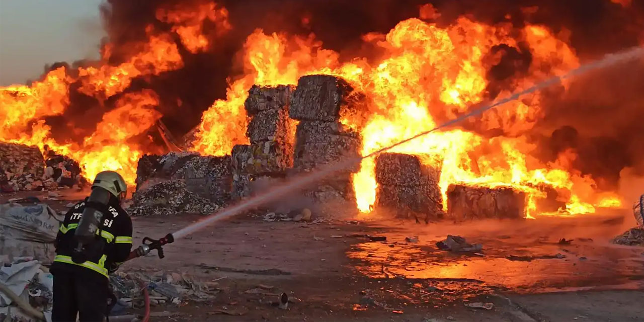 Urfa Mermerciler Sitesi'nde geri dönüşüm fabrikasında yangın
