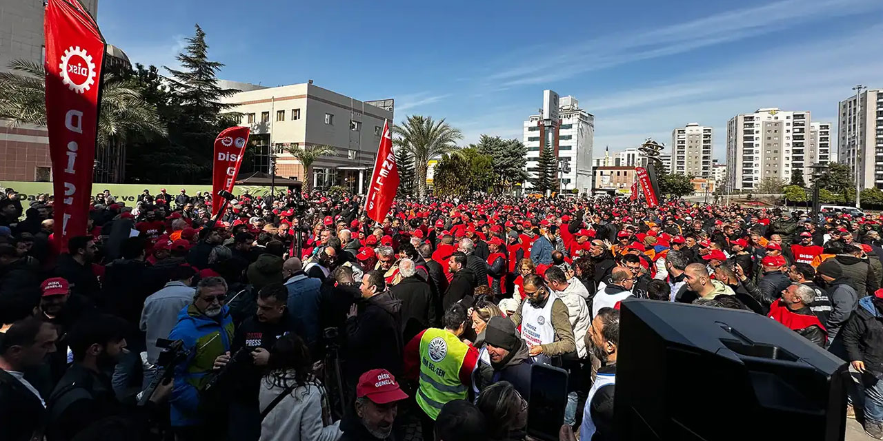 CHP'li Seyhan Belediyesi çalışanları iş bırakma eylemine başladı