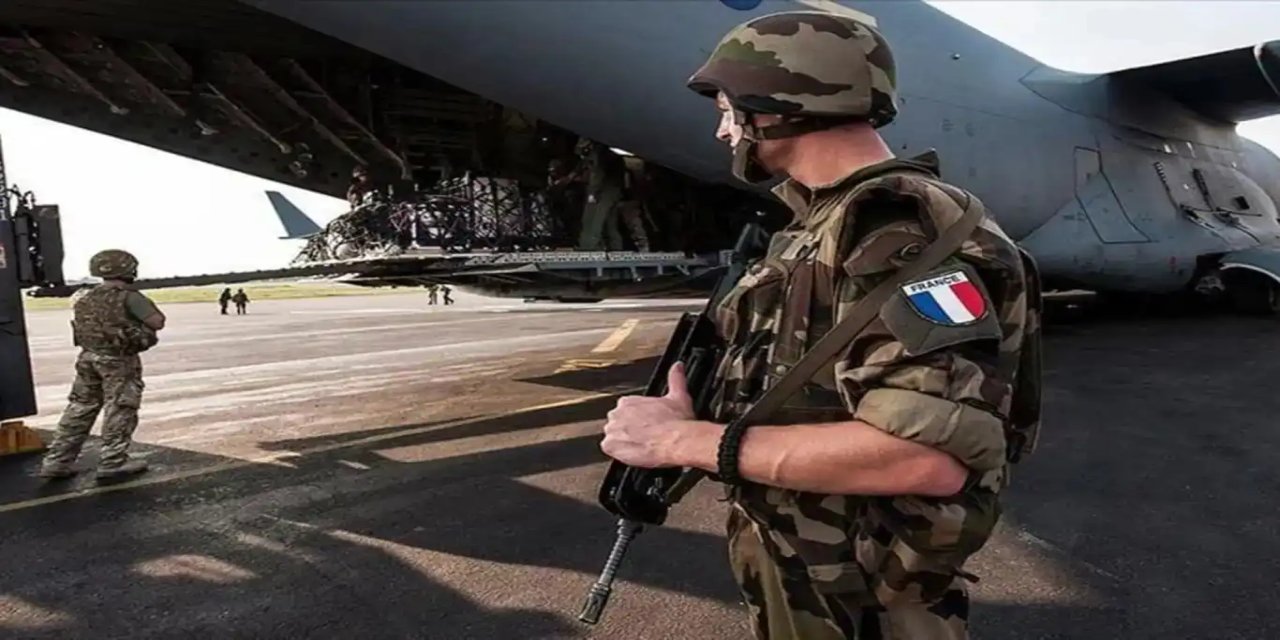 Fransa, cihên xwe yên leşkerî ya li Senegalê teslîm kir