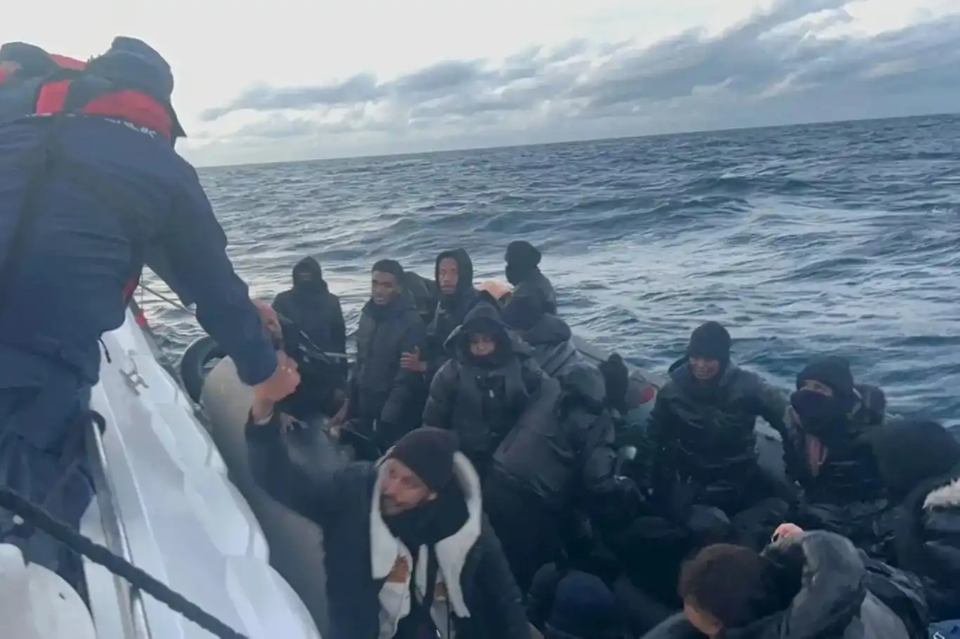 Li peravên Îzmîrê 38 koçber hatin qefaltin