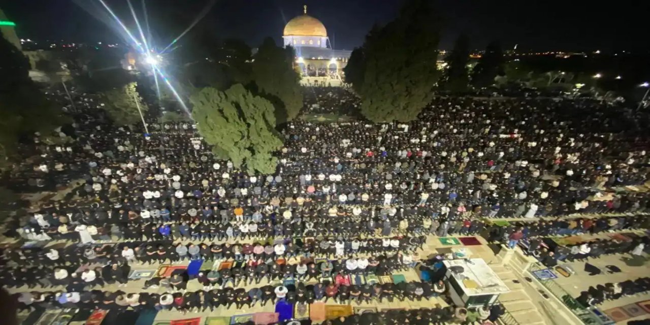 Nêzî 130 hezar Filistînî nimêja eşa û terawîhê li Mesîcî Eqsayê kirin