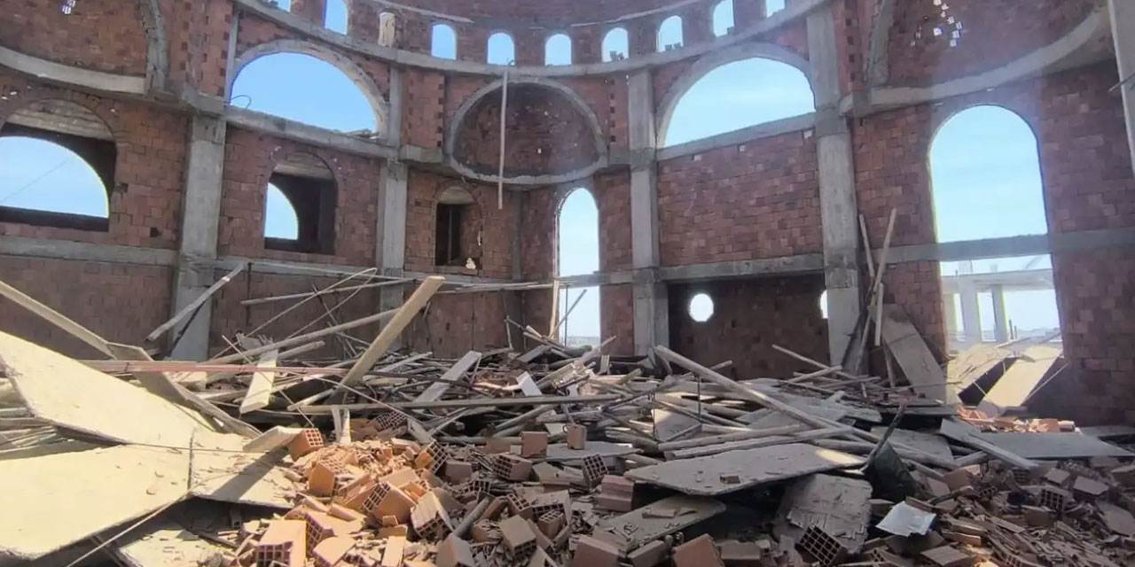 Mardin Nusaybin Çatalözü Mahallesi’nde Cami inşaat iskelesi çöktü 2 ağır yaralı