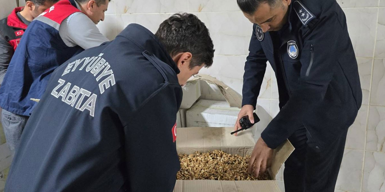 Şanlıurfa Eyyübiye'de baklava imalatçısında 11 ton bozuk ceviz ele geçirildi