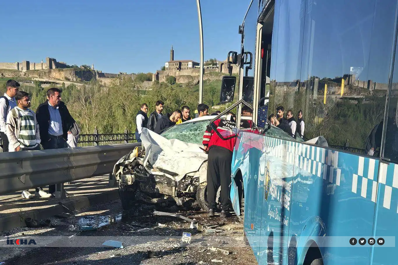 Li Dîyarbekirê otobûsa şaredarîyê li wesayîtê qelibî: 1 mirî 4 birîndar