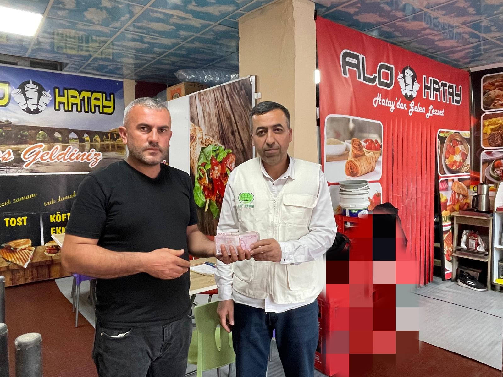 Dikandarê Çinarê dahata xwe ya rojekê bexşî Xezzeyê kir