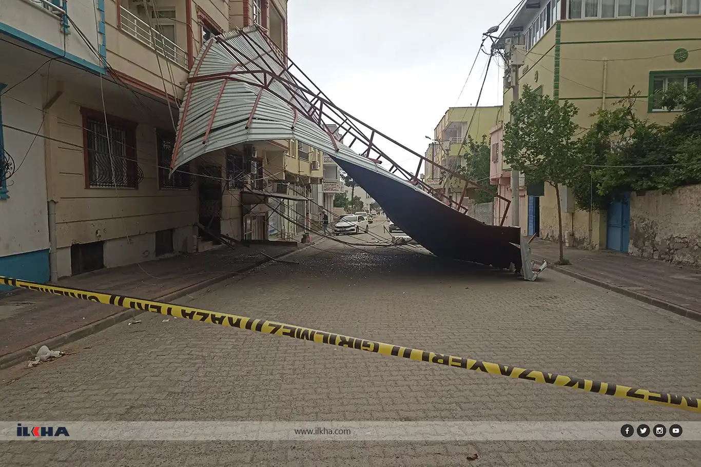 Li Çinarê ji ber bayê ban hilweşîyan