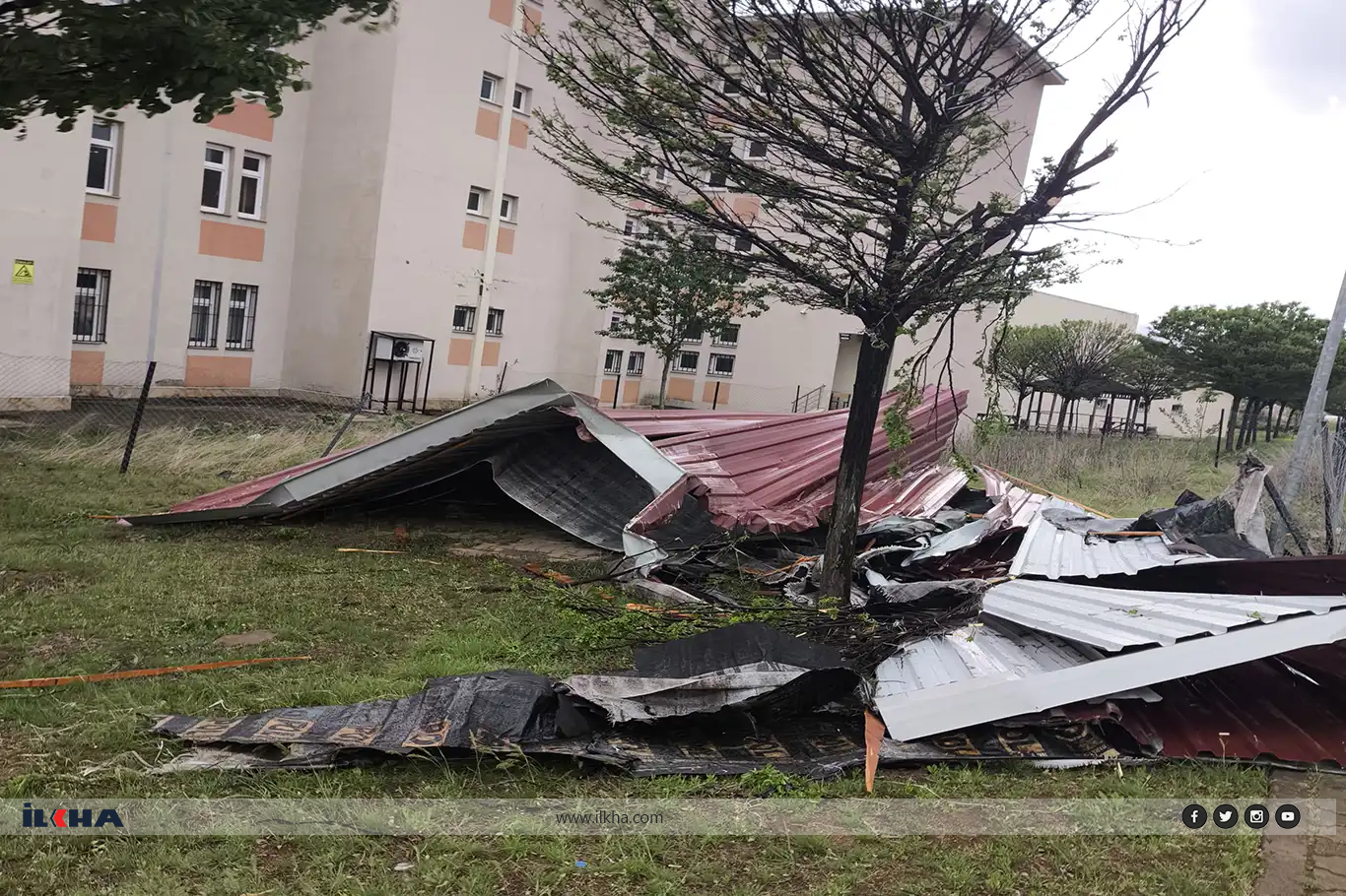 Bingöl’de şiddetli fırtına: çatılar uçtu, büyük maddi zararlar meydana geldi