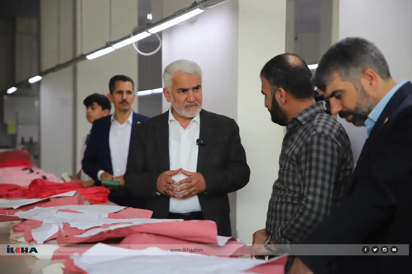 HÜDA PAR Genel Başkanı Zekeriya Yapıcıoğlu Tarsus’ta esnaf ve tekstil sektörü temsilcileriyle buluştu