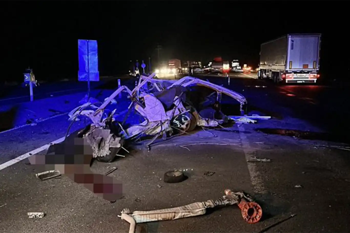 Şanlıurfa'nın Siverek ilçesinde otomobil ile tır çarpıştı: 1 ölü, 1 yaralı