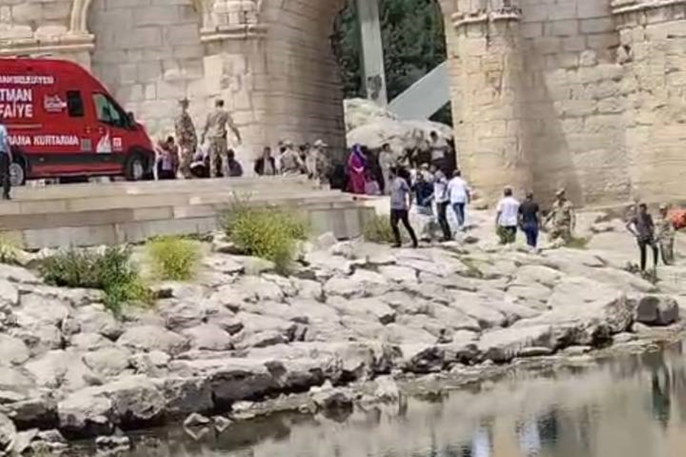 Malabadi Köprüsü yakınında 15 yaşındaki çocuk boğularak hayatını kaybetti