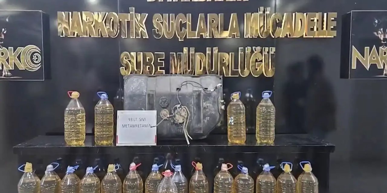 Diyarbakır'da aracın yakıt deposunda 93 litre sıvı uyuşturucu ele geçirildi
