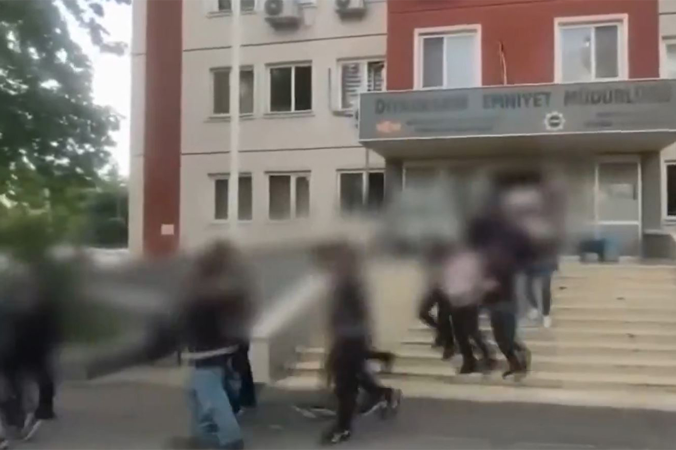Diyarbakır merkezli 5 ilde suç örgütüne operasyon: 32 şüpheliden 19’u tutuklandı